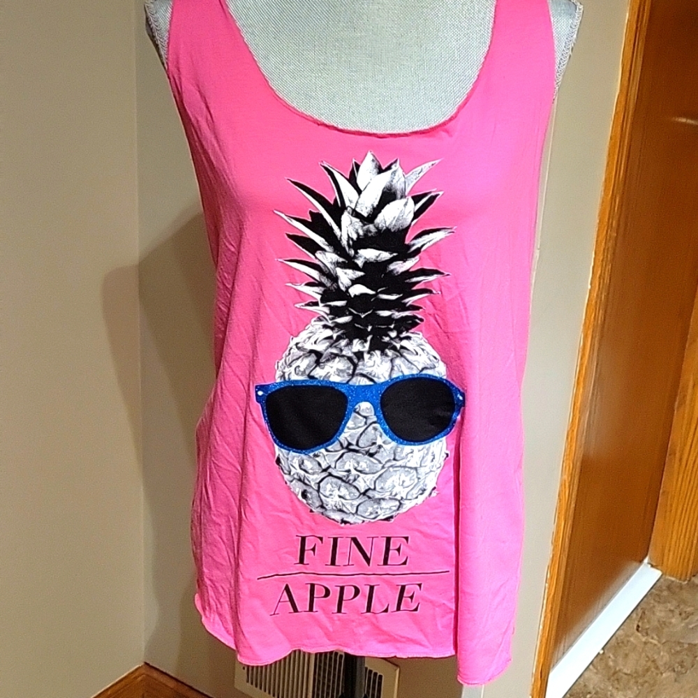 NWT Fineapple tank top